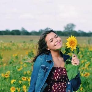 Meet your Posher, Alexis